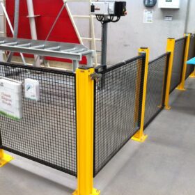 Saw machine low height mesh Safety barrier